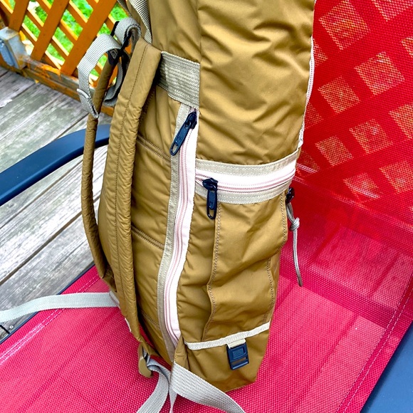 Backpack - Picture 4 of 10